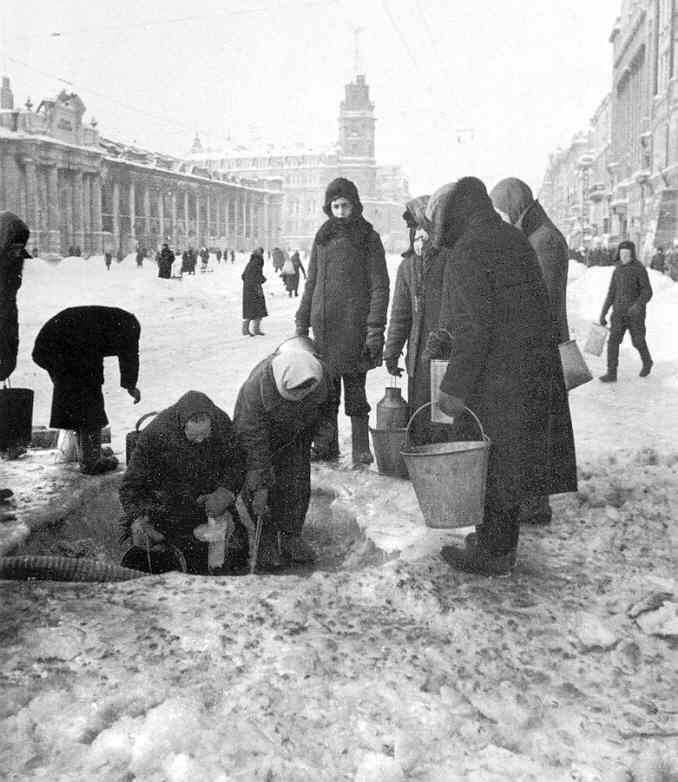 Исакиевский собор в блокадном Ленинграде